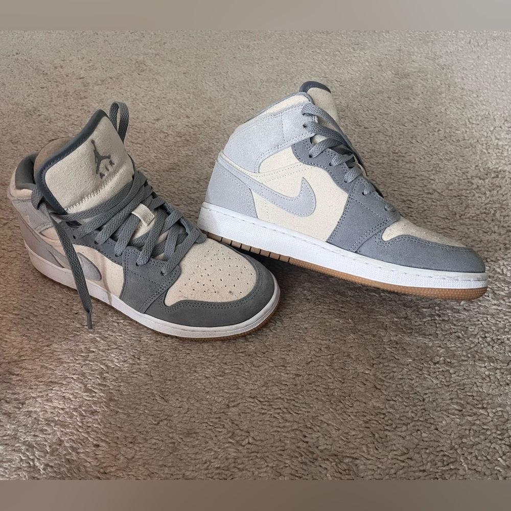Authentic Jordan 1s Youth 5.5 Womens 7 - Grey - Like New